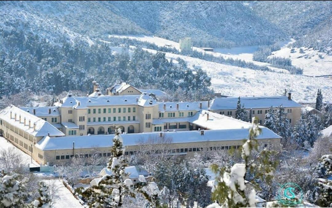 Issli Appartment Climatise Hiver Et Ete 艾兹鲁 外观 照片